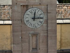 Velo chiesa orologio